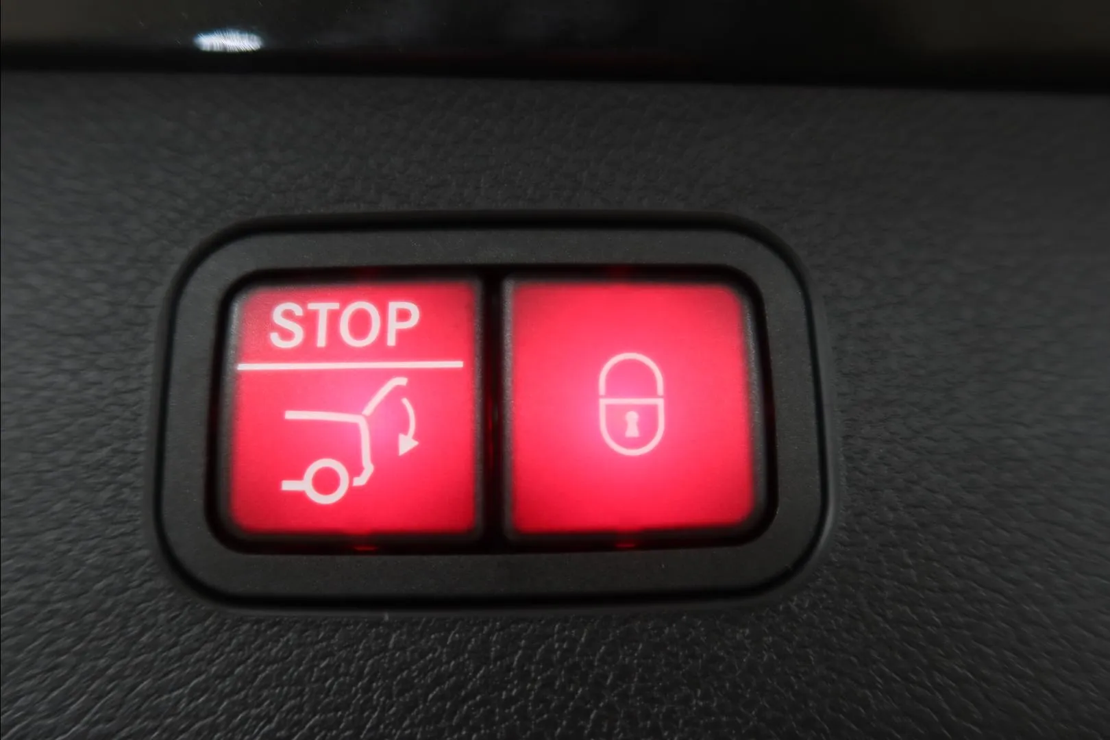 Mercedes-Benz E JOL-136 carousel image