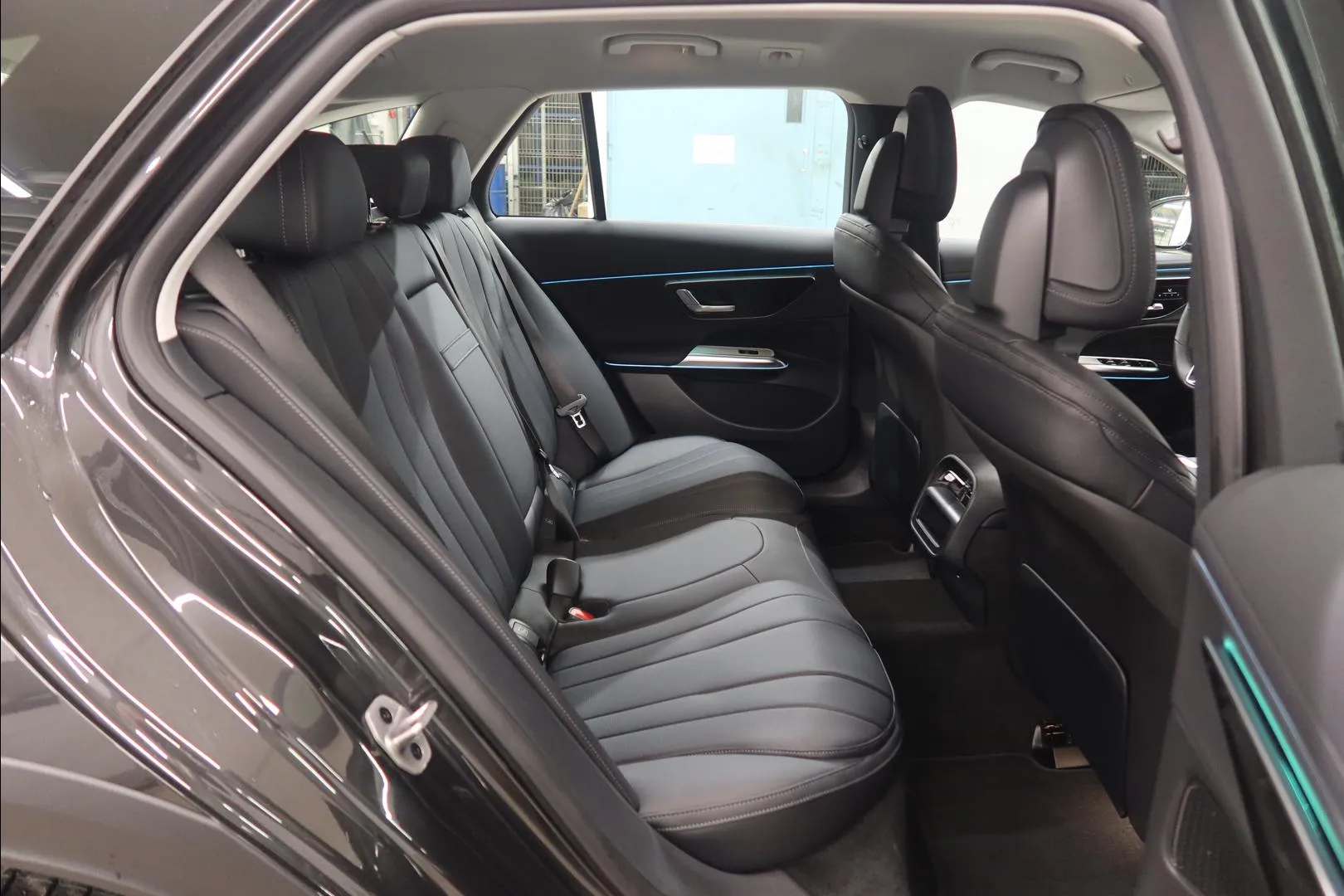 Mercedes-Benz E JOL-136 carousel image