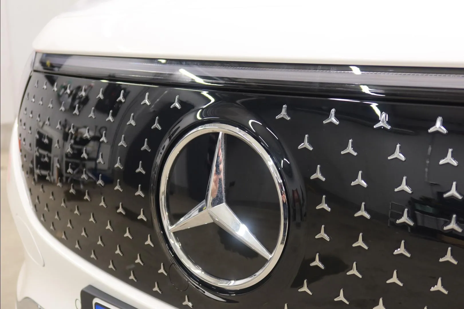 Mercedes-Benz EQA KXP-556 carousel image