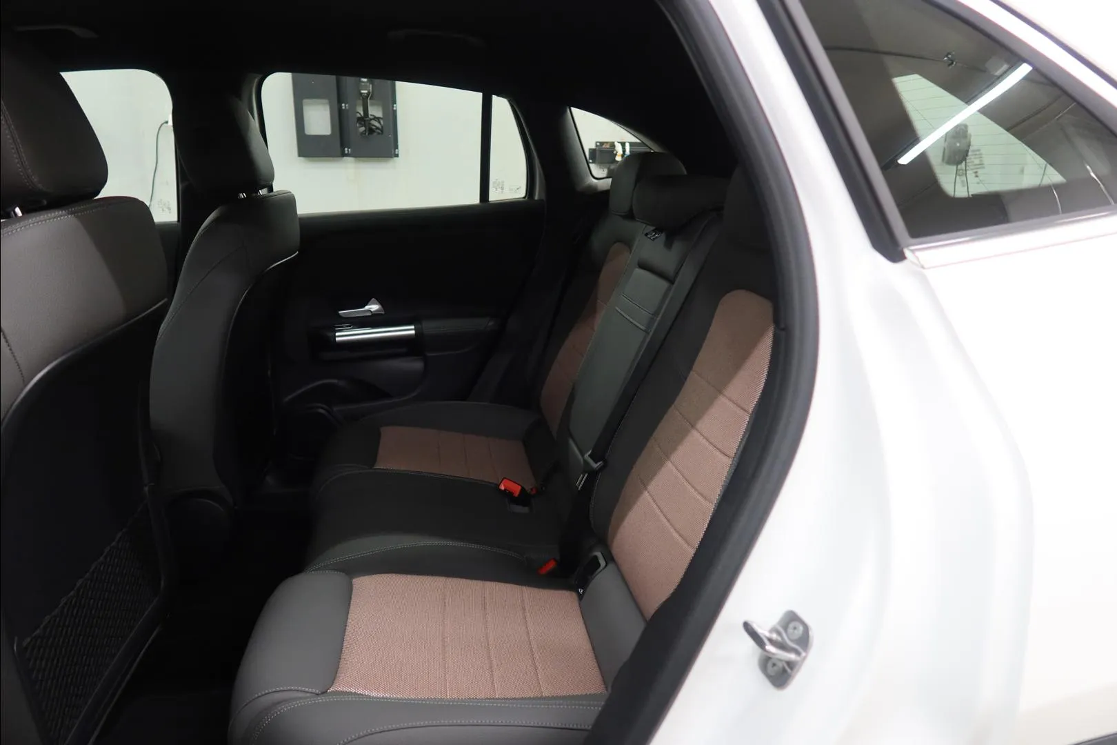 Mercedes-Benz EQA KXP-556 carousel image