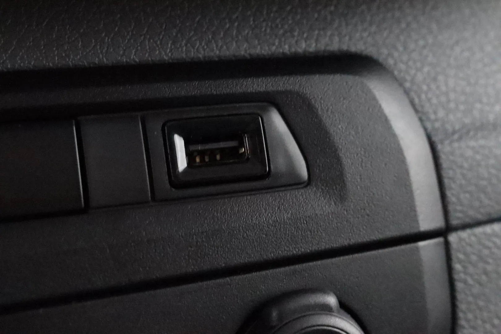 OPEL Vivaro RUX-982 carousel image