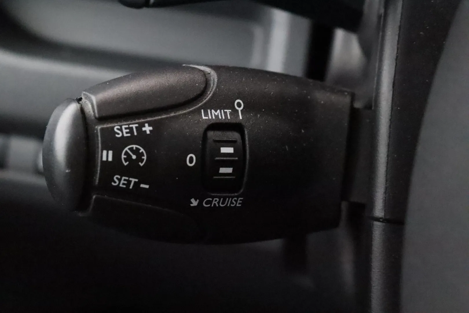 OPEL Vivaro RUX-982 carousel image