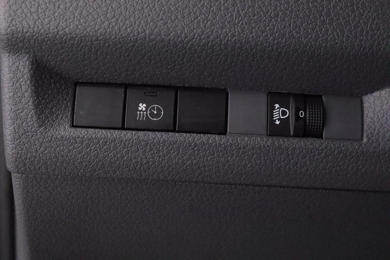 OPEL Vivaro RUX-982 carousel image