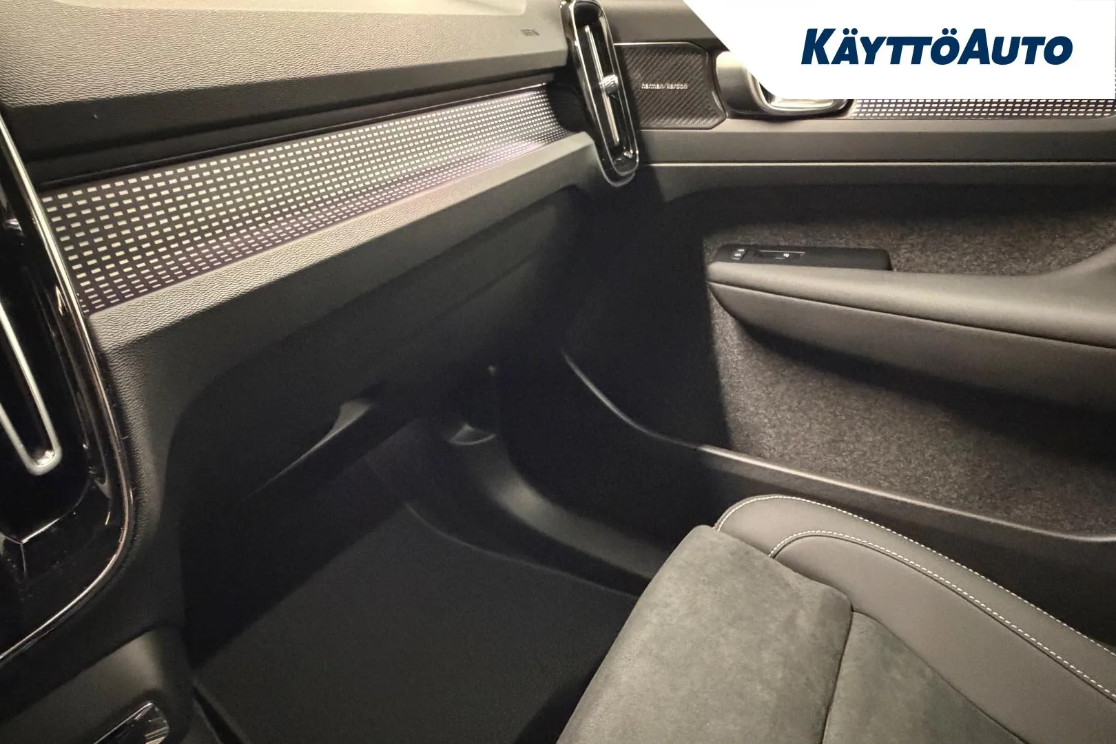 Volvo EC40 XTT-664 carousel image