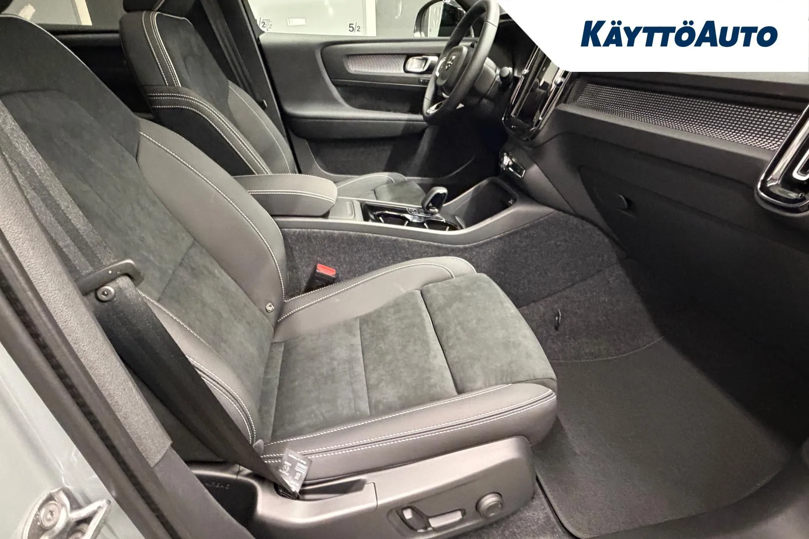 Volvo EC40 XTT-664 carousel image