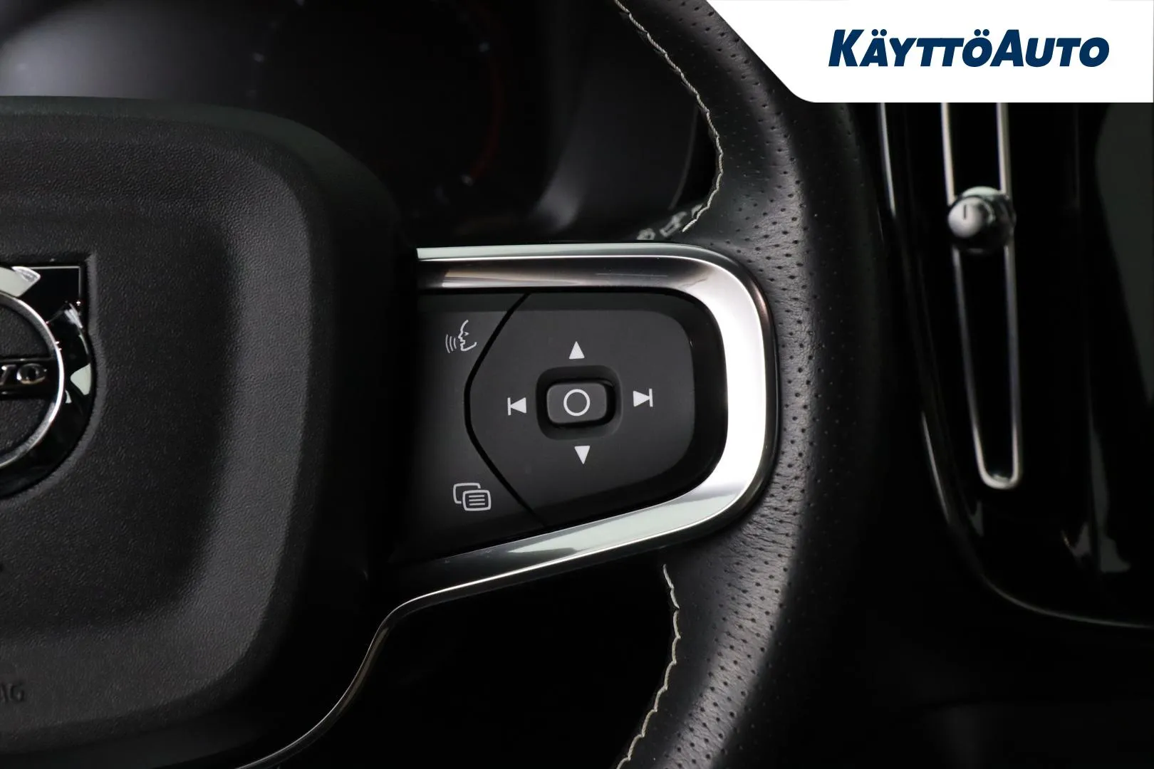 Volvo XC40 LPO-601 carousel image