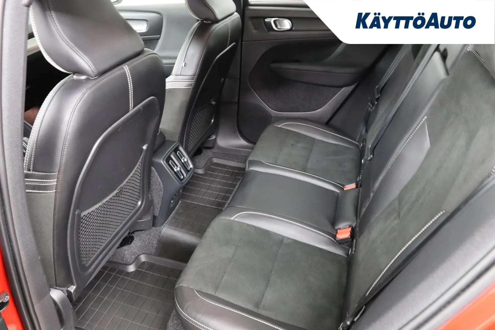 Volvo XC40 LPO-601 carousel image