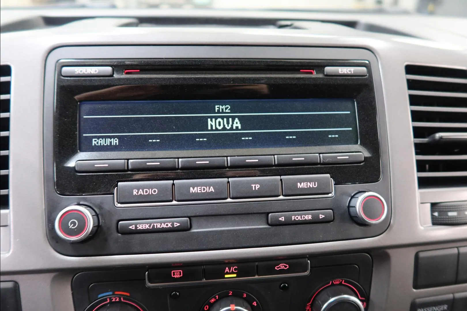 Volkswagen Transporter XNE-110 carousel image