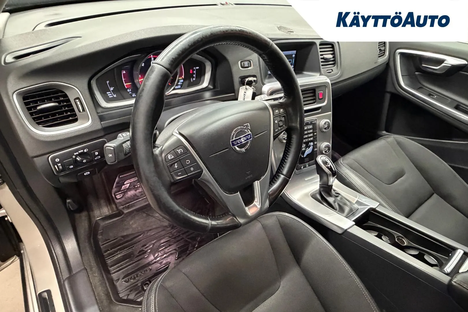 VOLVO V60 UZU-776 carousel image