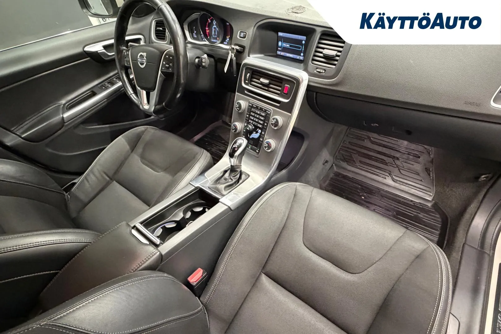 VOLVO V60 UZU-776 carousel image