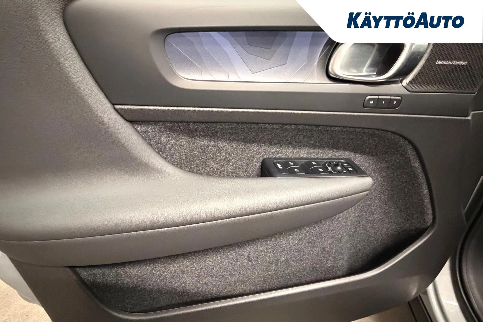 VOLVO EC40 LTP-481 carousel image