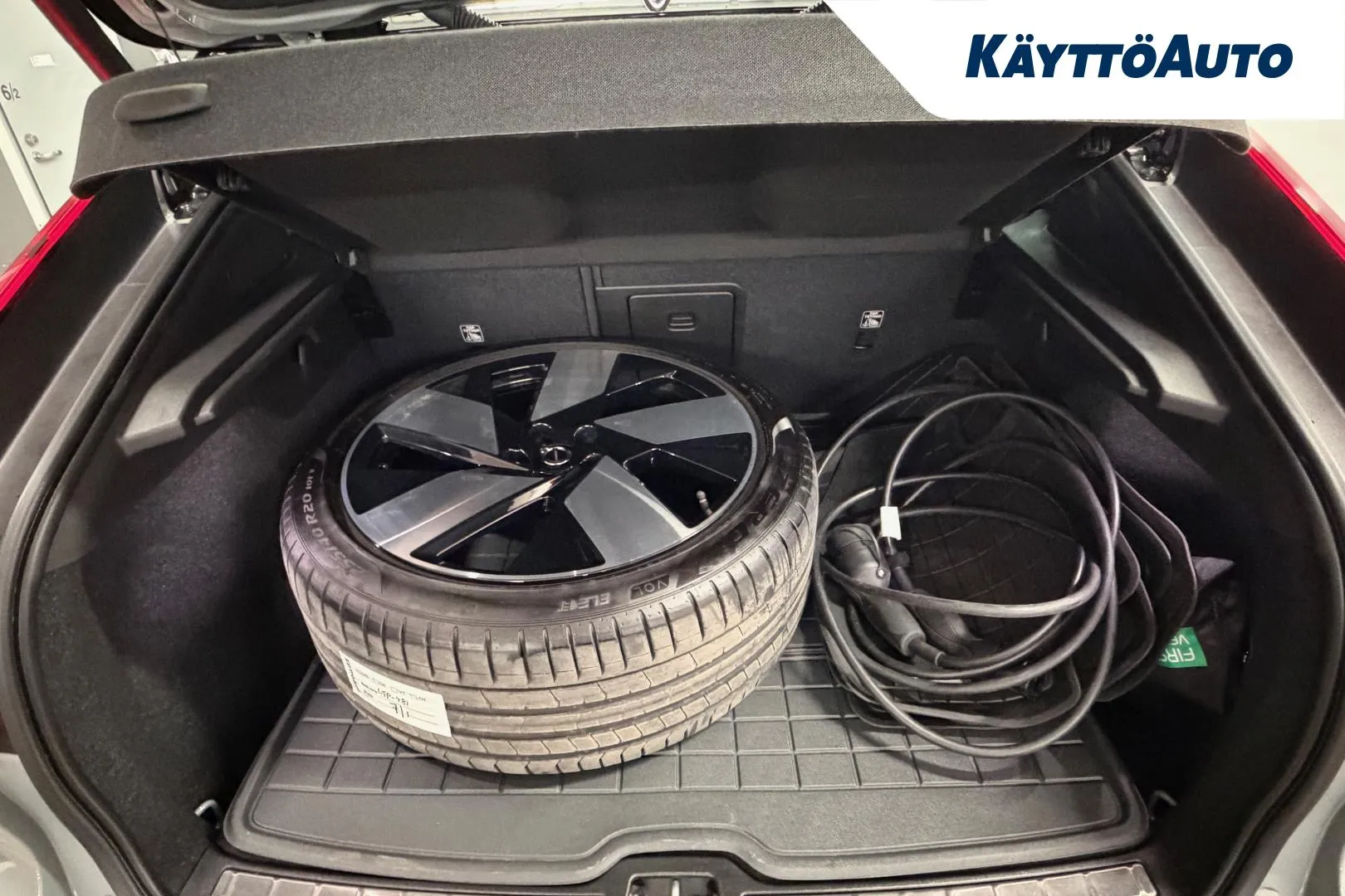 VOLVO EC40 LTP-481 carousel image