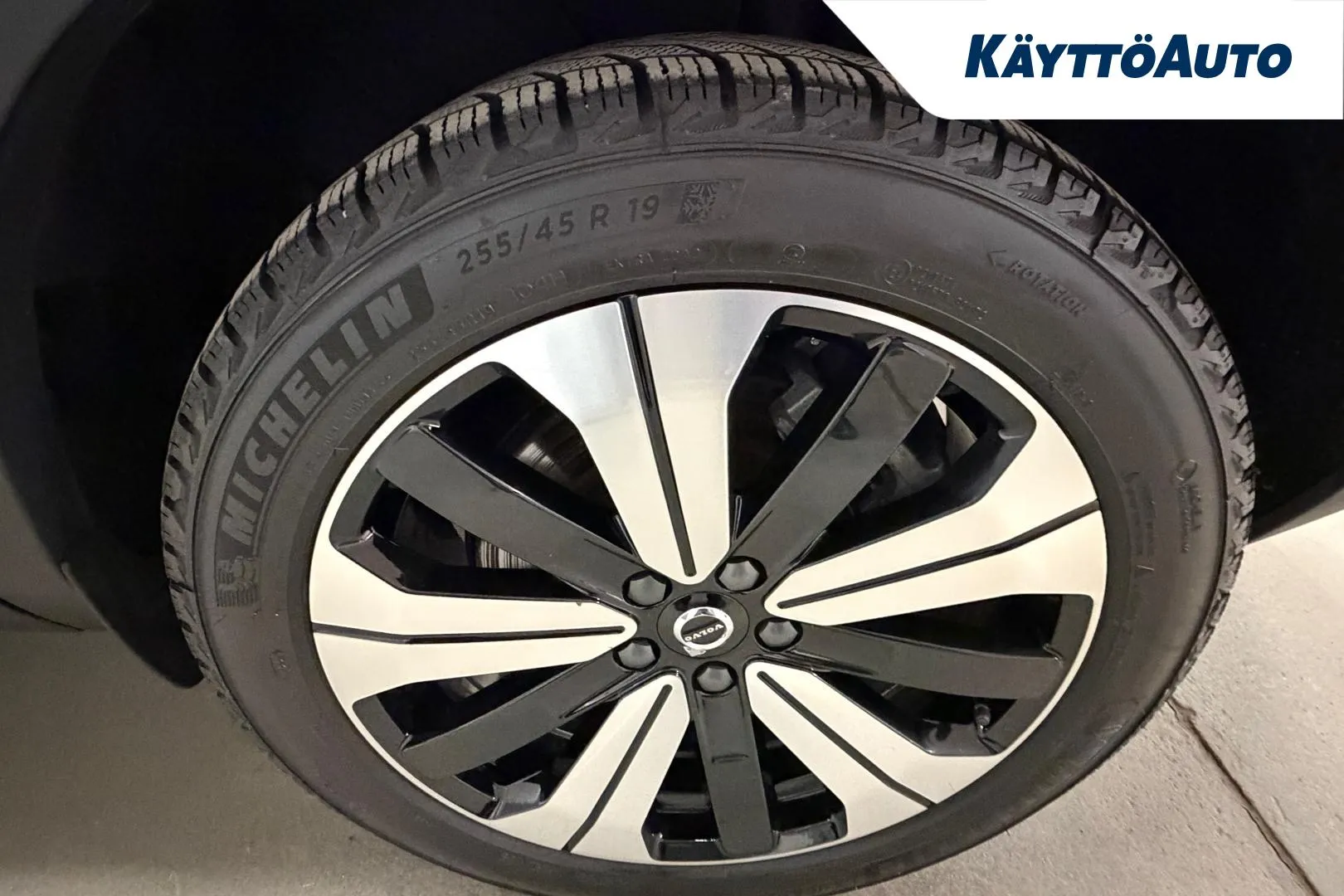 VOLVO EC40 LTP-481 carousel image