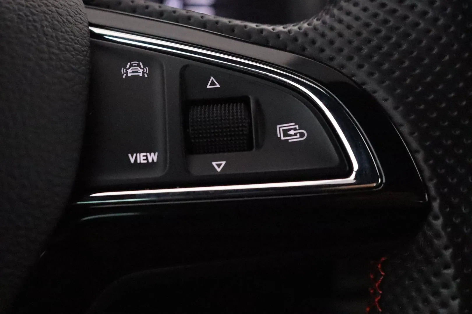 SKODA Kodiaq CMO-820 carousel image