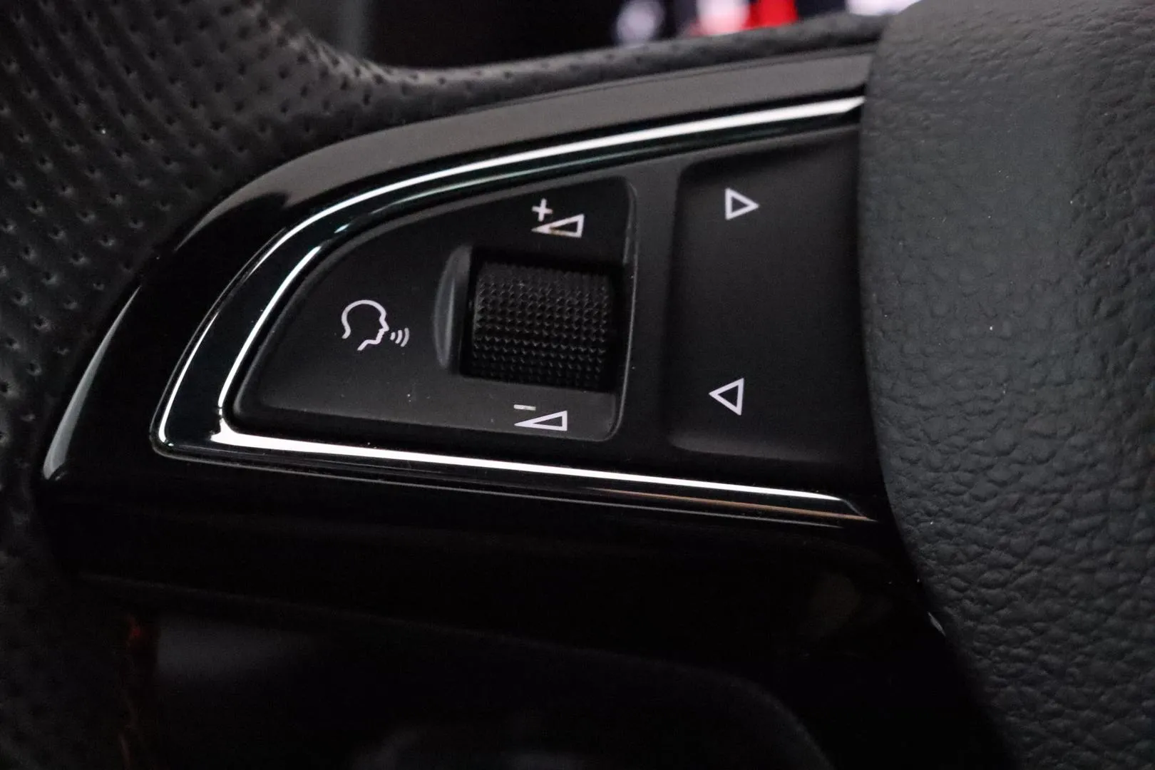 SKODA Kodiaq CMO-820 carousel image