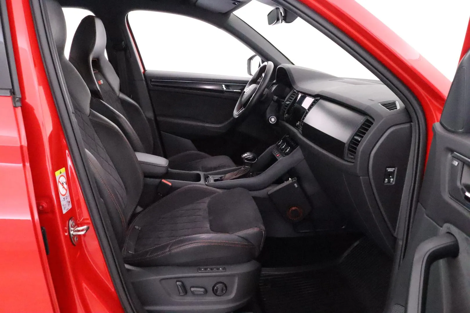 SKODA Kodiaq CMO-820 carousel image