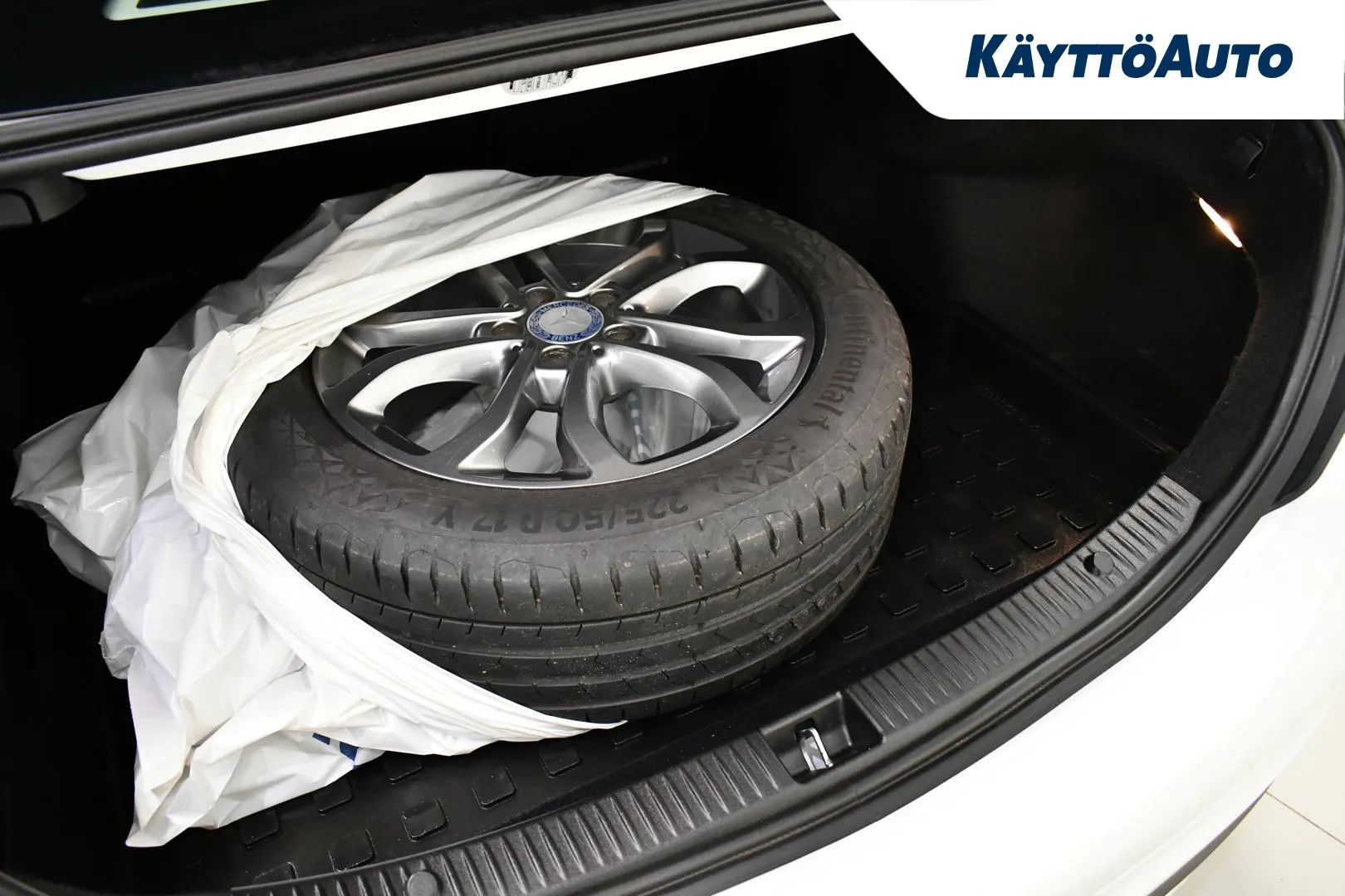 MERCEDES-BENZ C GML-305 carousel image