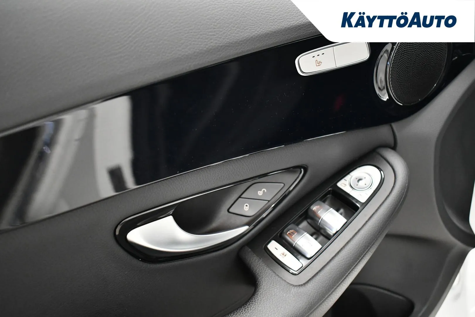 MERCEDES-BENZ C GML-305 carousel image