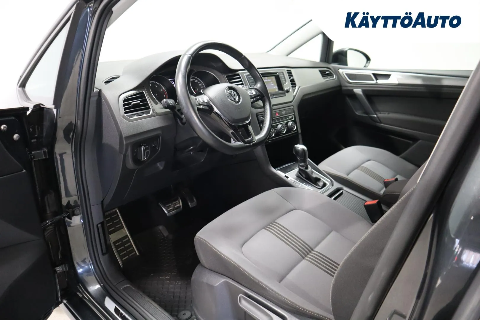 VOLKSWAGEN Golf Sportsvan KSB-635 carousel image