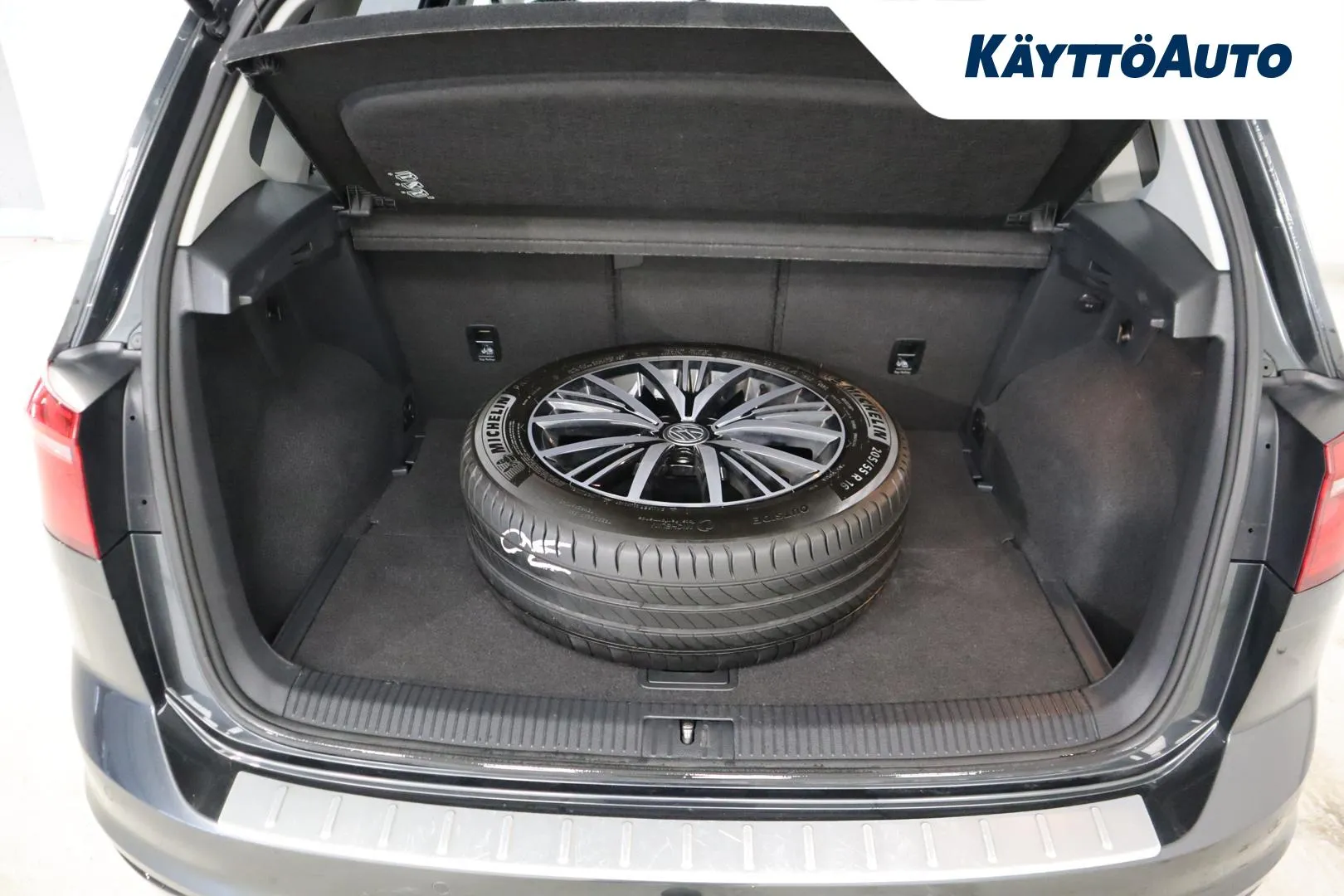 VOLKSWAGEN Golf Sportsvan KSB-635 carousel image