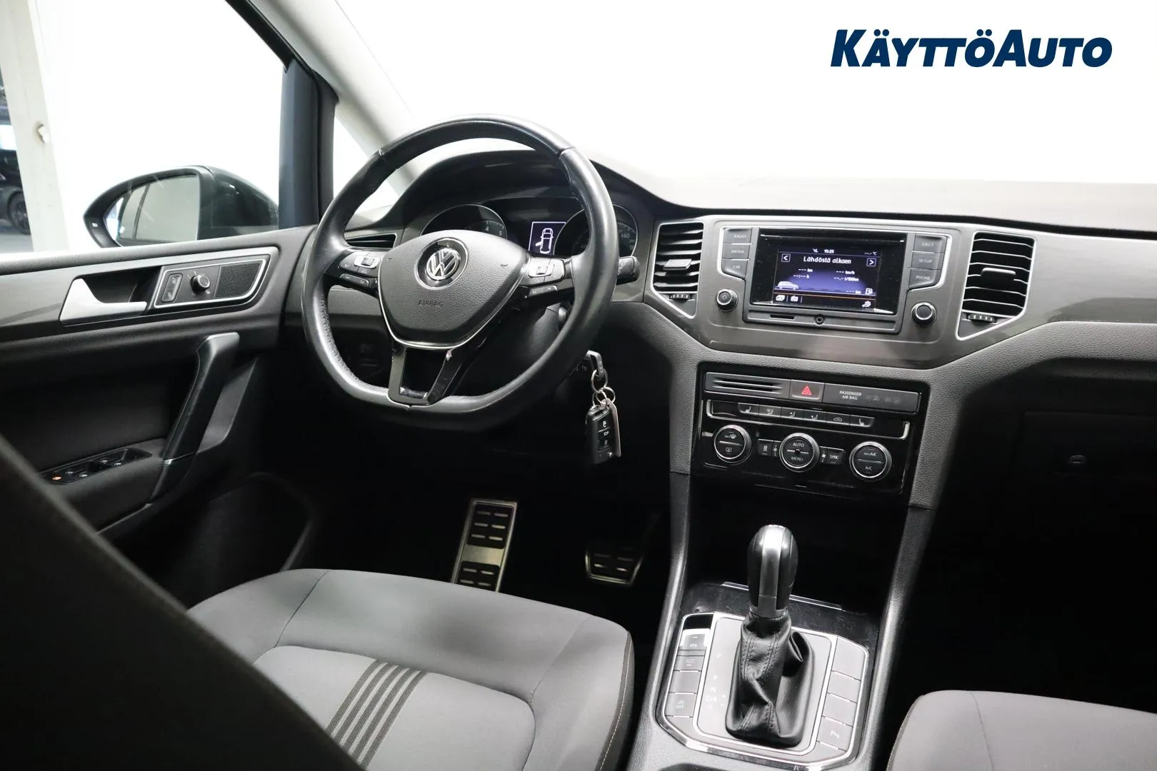 VOLKSWAGEN Golf Sportsvan KSB-635 carousel image