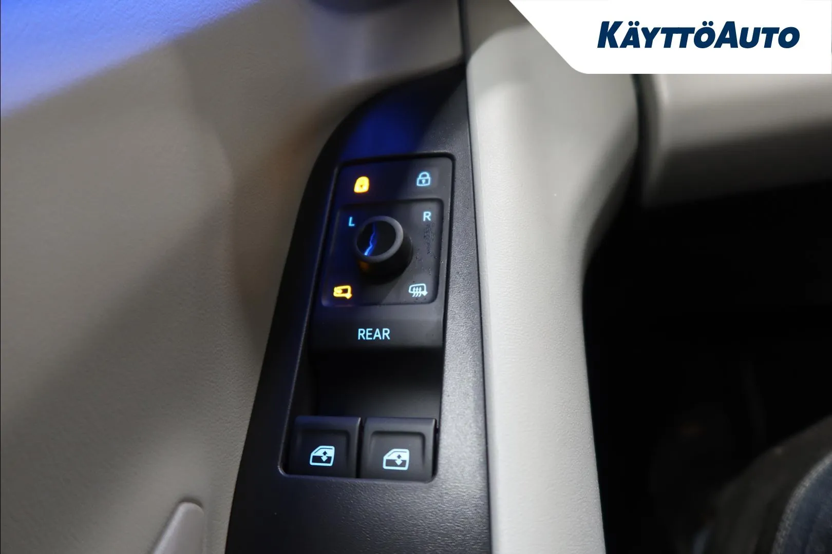 Ford Explorer NOH-429 carousel image