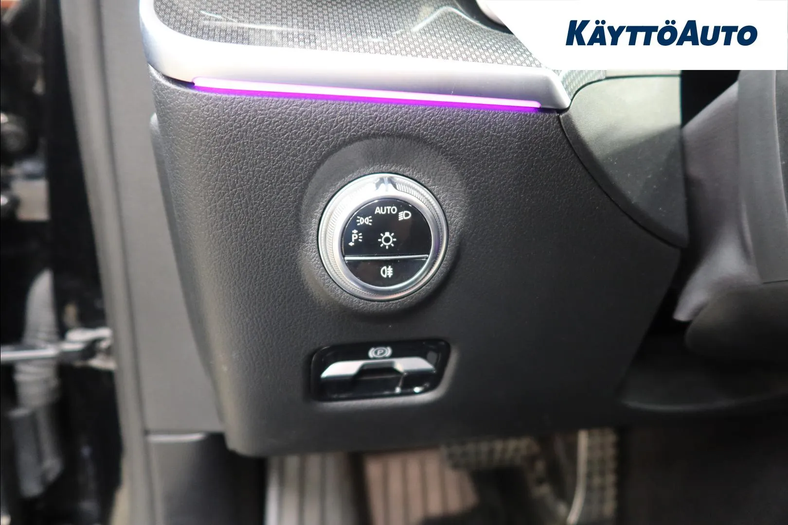 Mercedes-Benz C KUU-267 carousel image