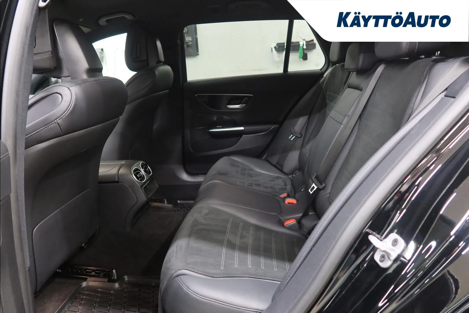 Mercedes-Benz C KUU-267 carousel image