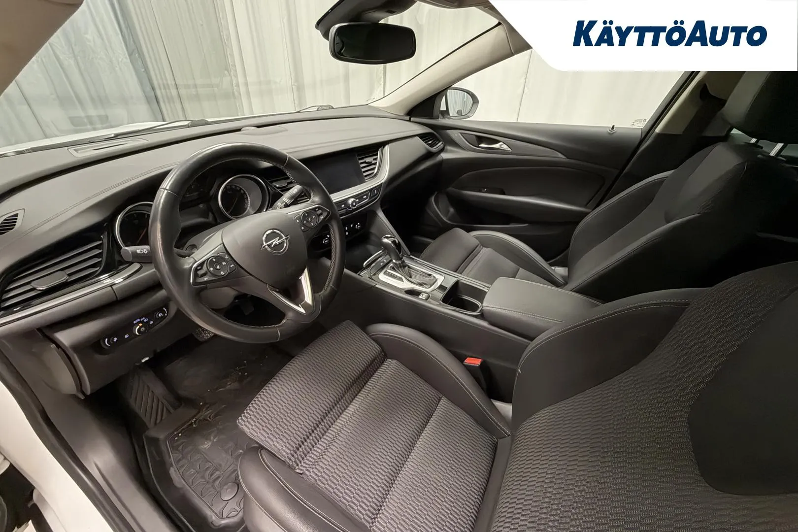 OPEL Insignia ZLN-638 carousel image