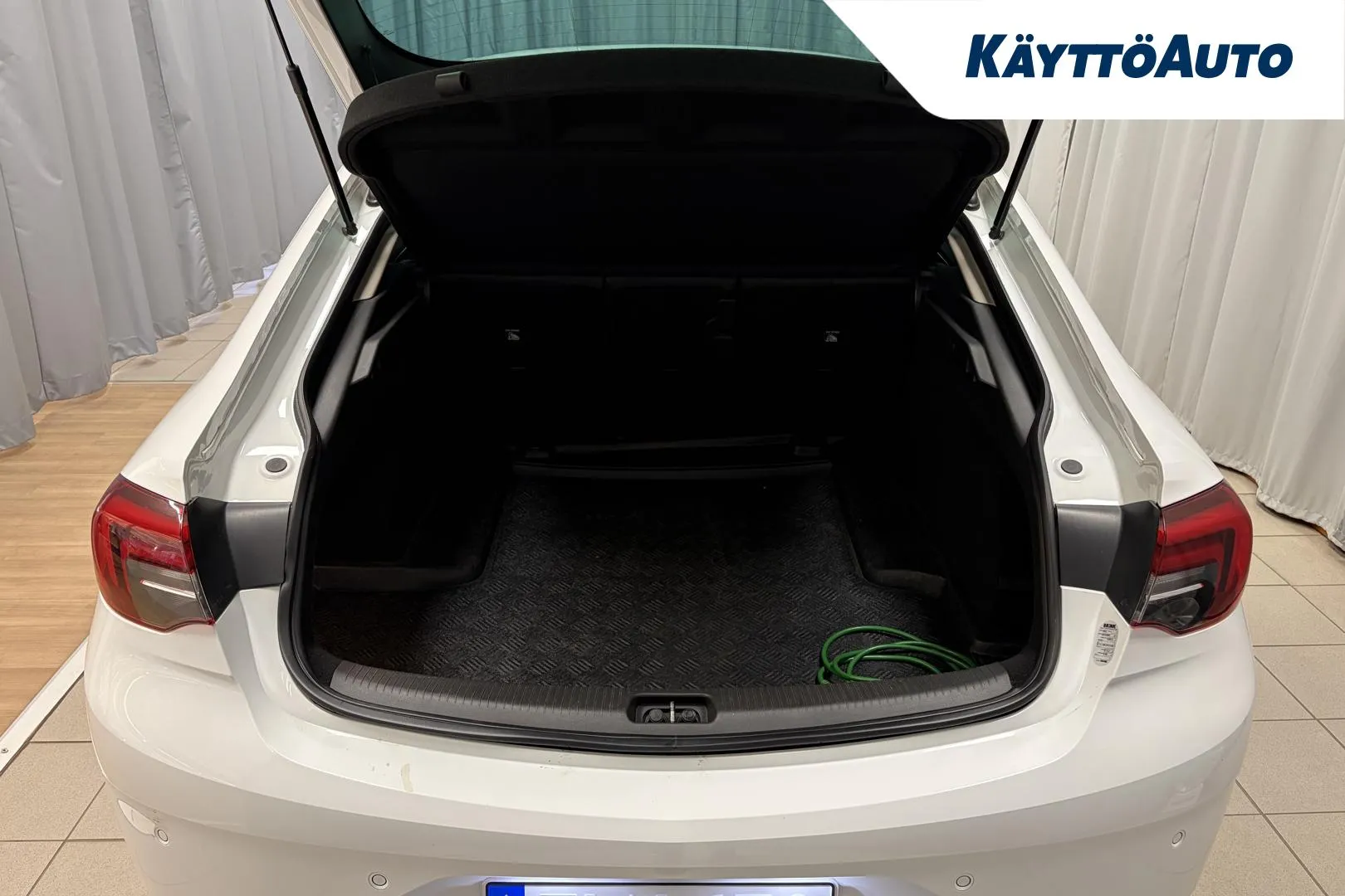 OPEL Insignia ZLN-638 carousel image