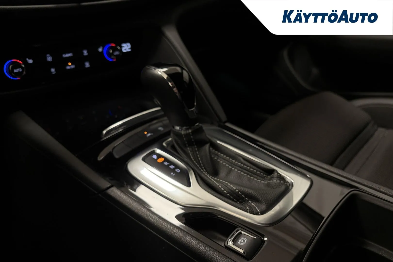 OPEL Insignia ZLN-638 carousel image