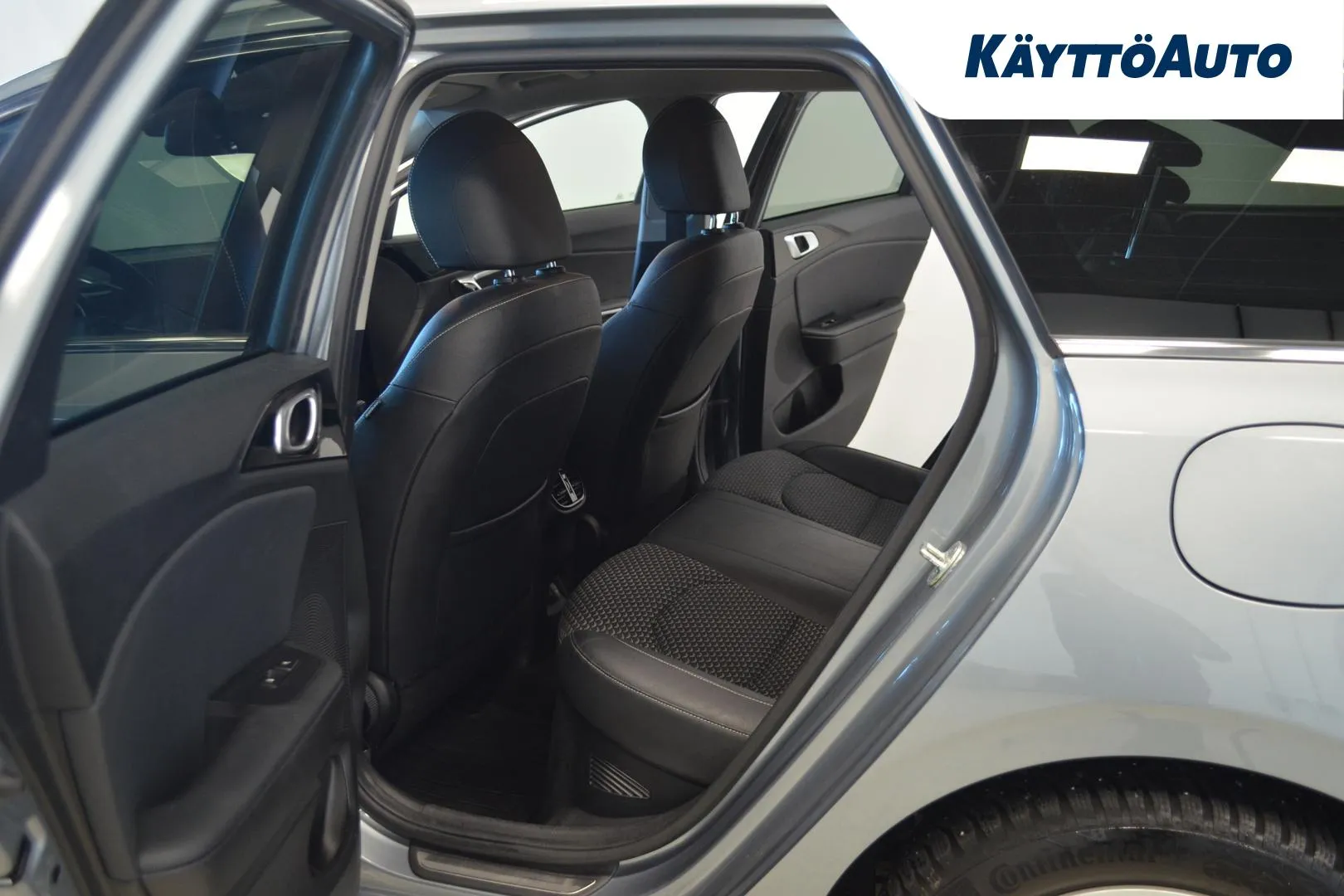 KIA Ceed OZE-414 carousel image