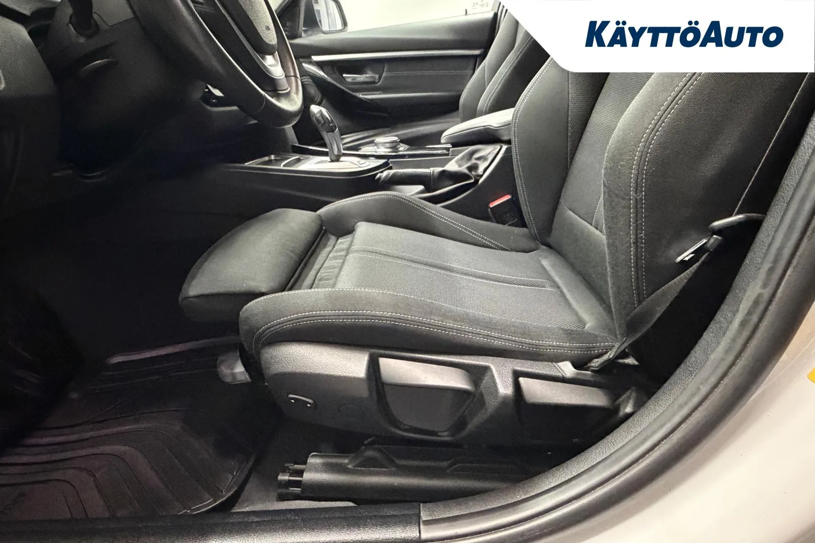 BMW 330e iPerformance GZY-519 carousel image