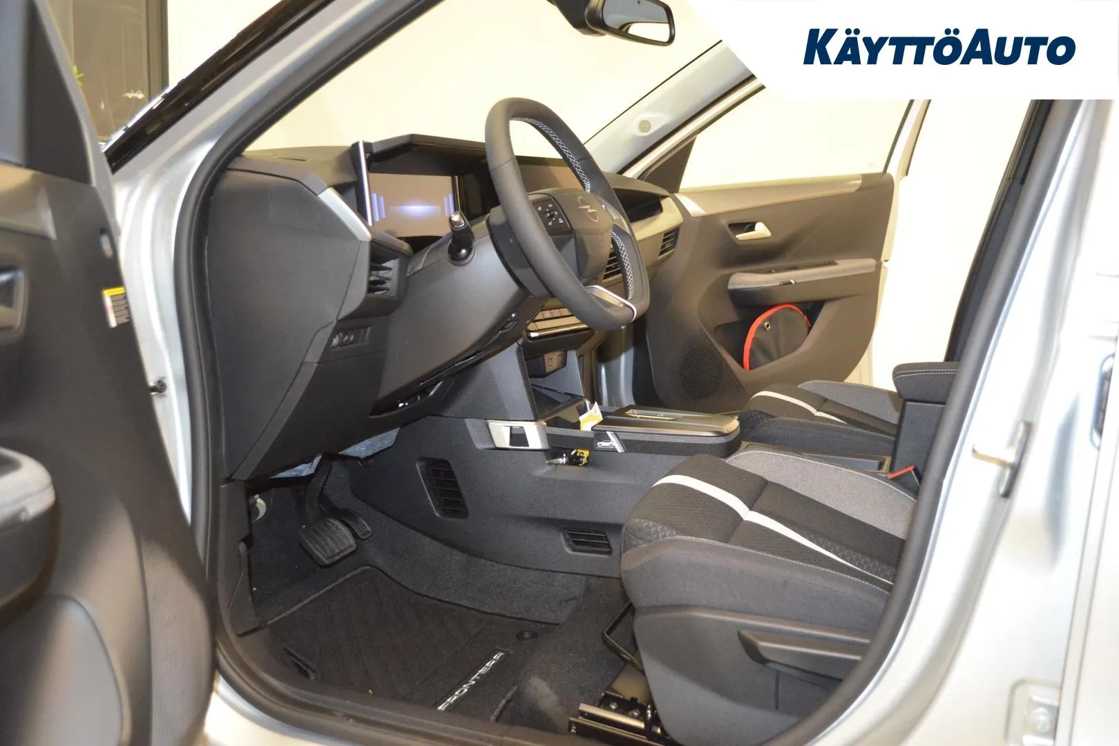 Opel Frontera XTS-653 carousel image