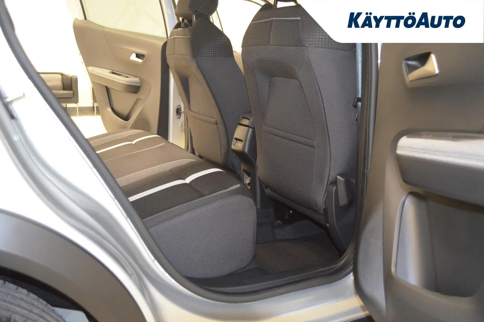 Opel Frontera XTS-653 carousel image