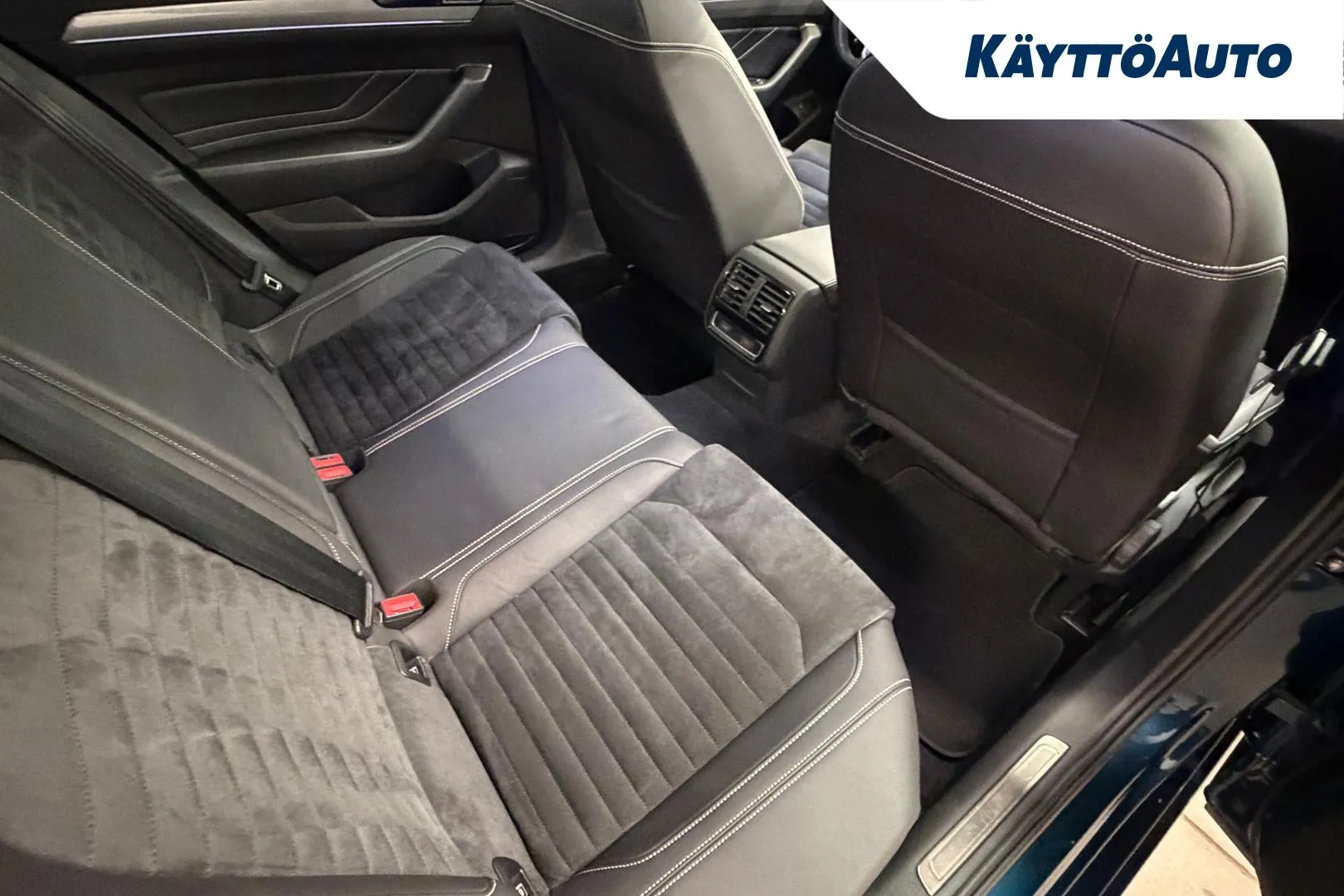 VOLKSWAGEN Passat FOF-670 carousel image