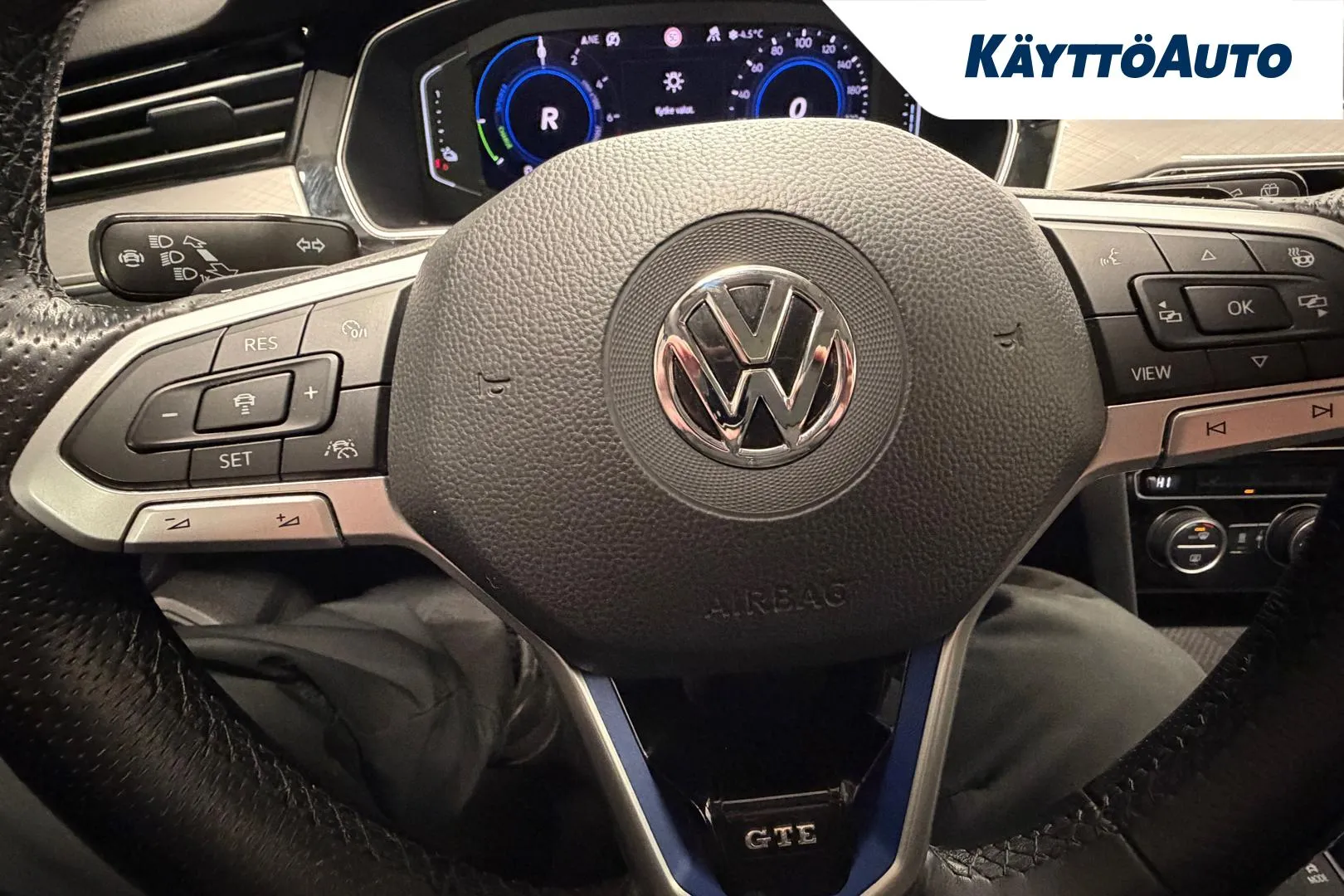 VOLKSWAGEN Passat FOF-670 carousel image