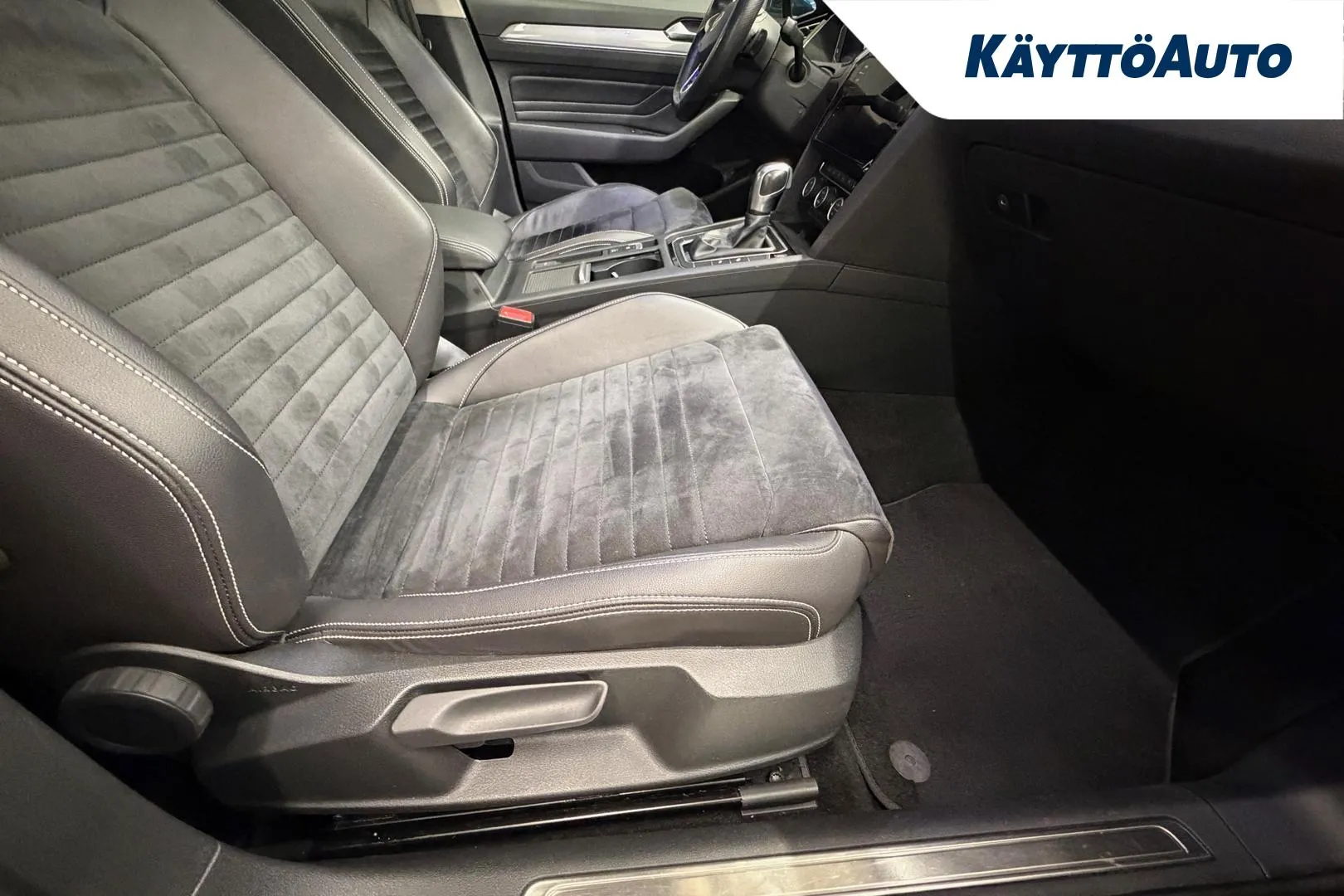 VOLKSWAGEN Passat FOF-670 carousel image