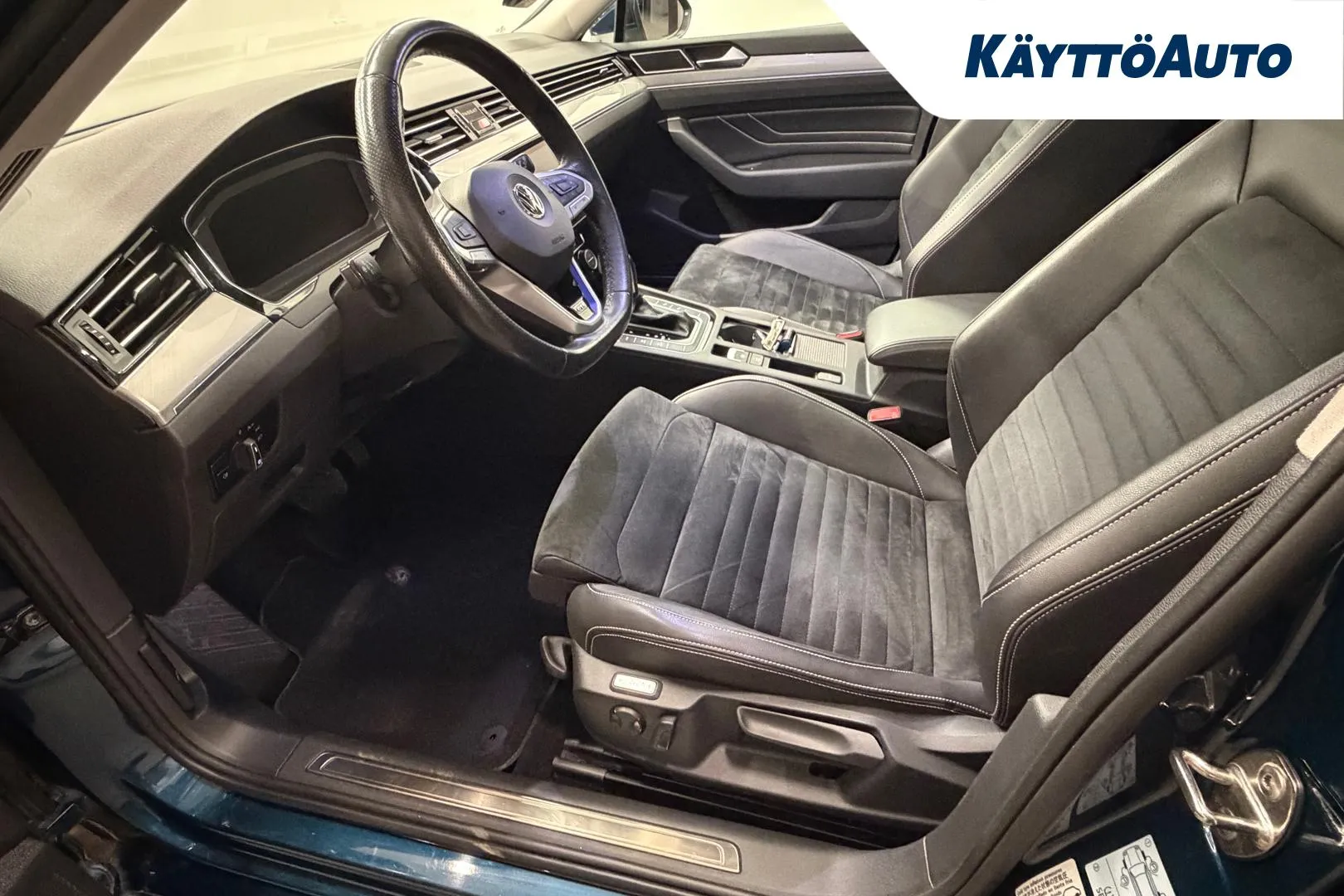 VOLKSWAGEN Passat FOF-670 carousel image