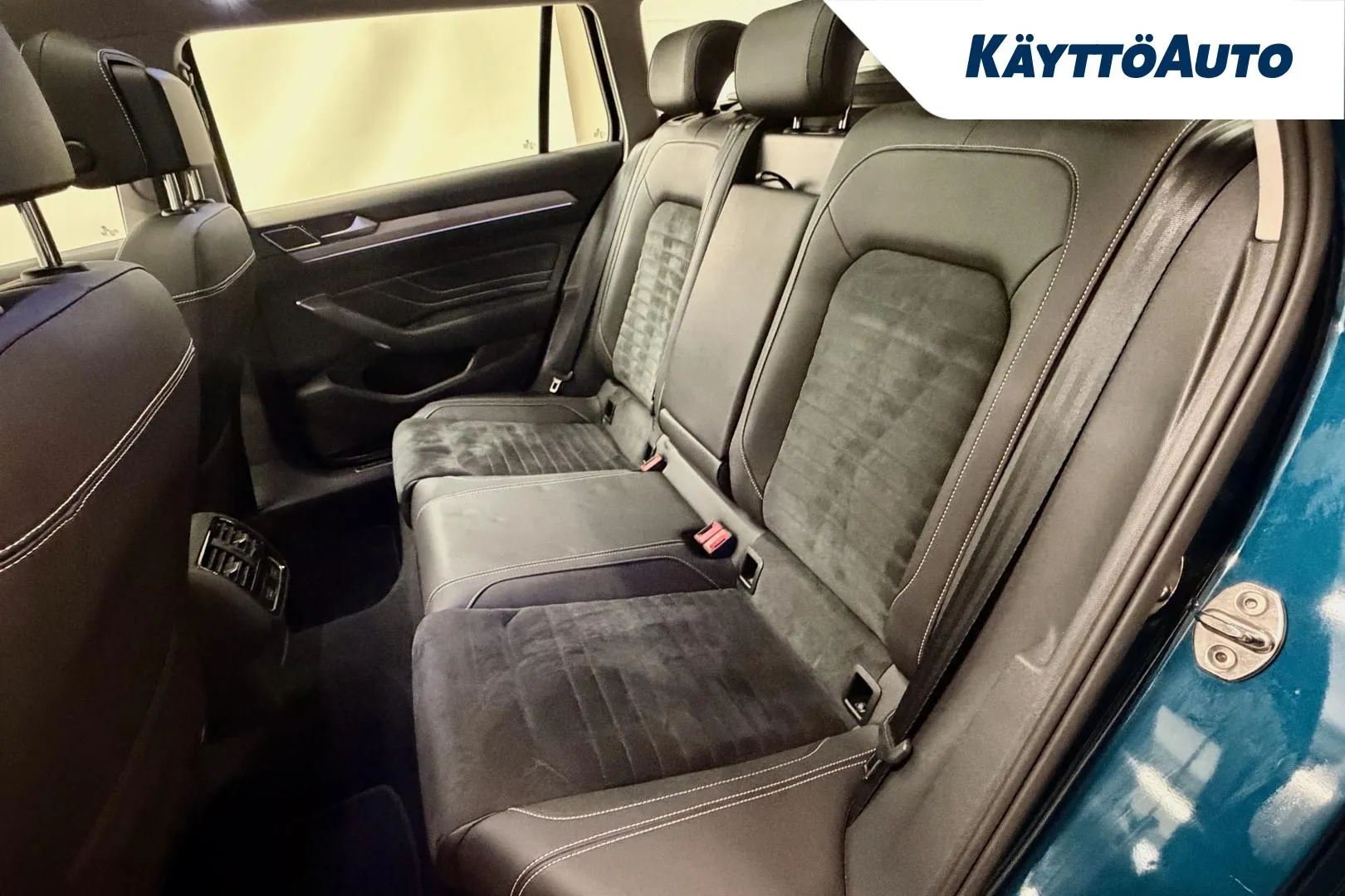 VOLKSWAGEN Passat FOF-670 carousel image