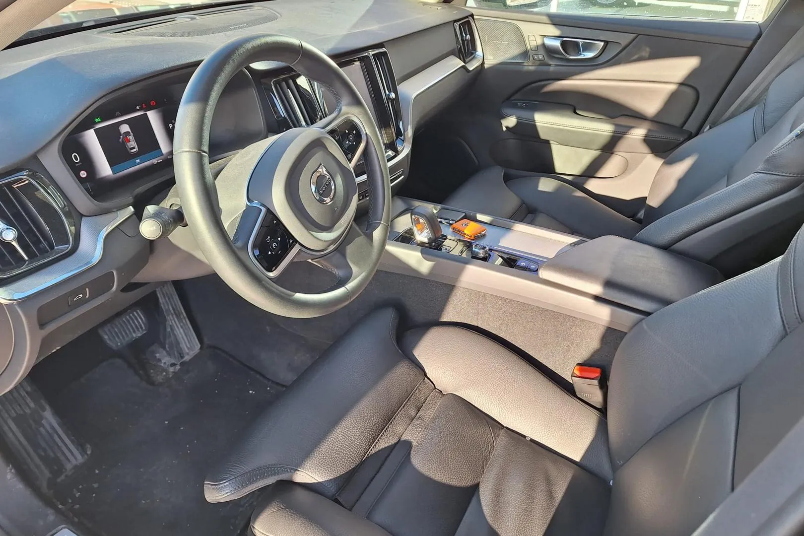 VOLVO V60 EUJ-337 carousel image