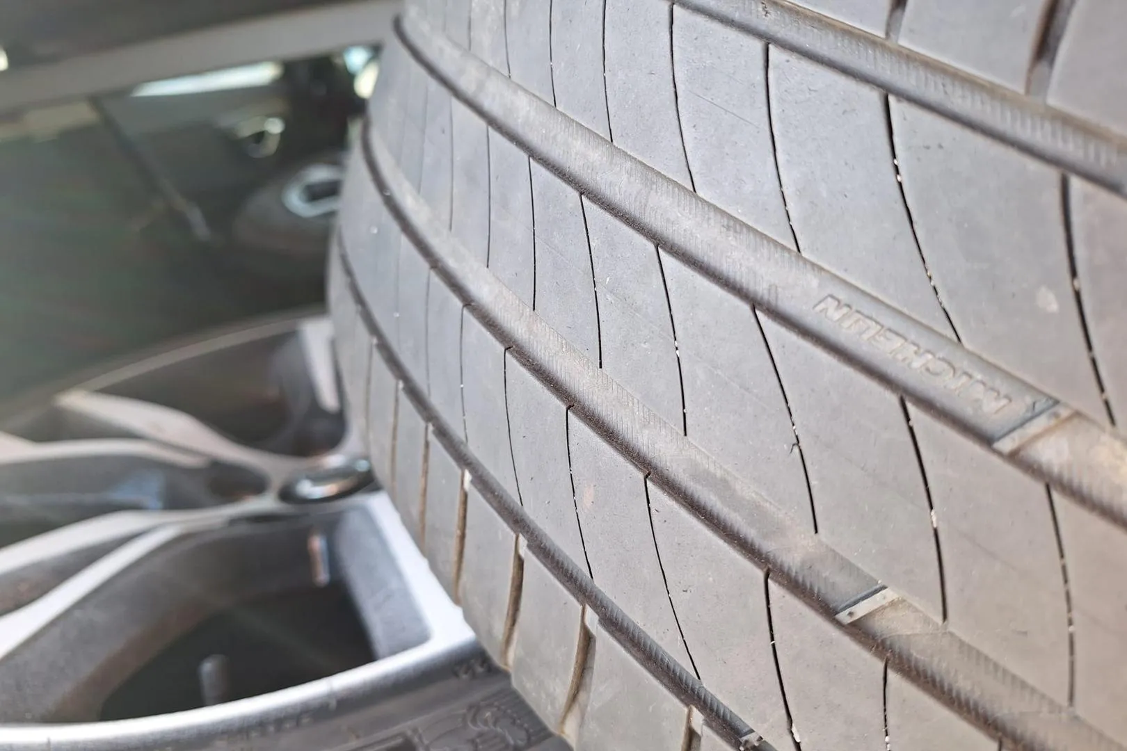 VOLVO V60 EUJ-337 carousel image