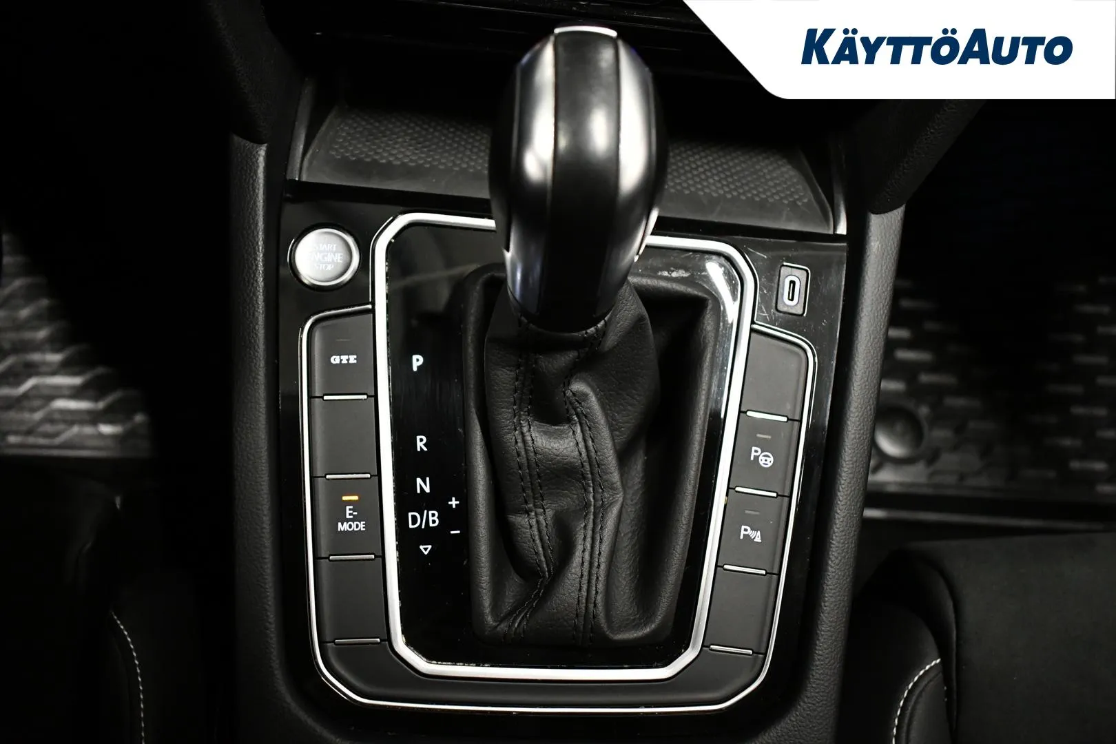 VOLKSWAGEN Passat GZV-511 carousel image