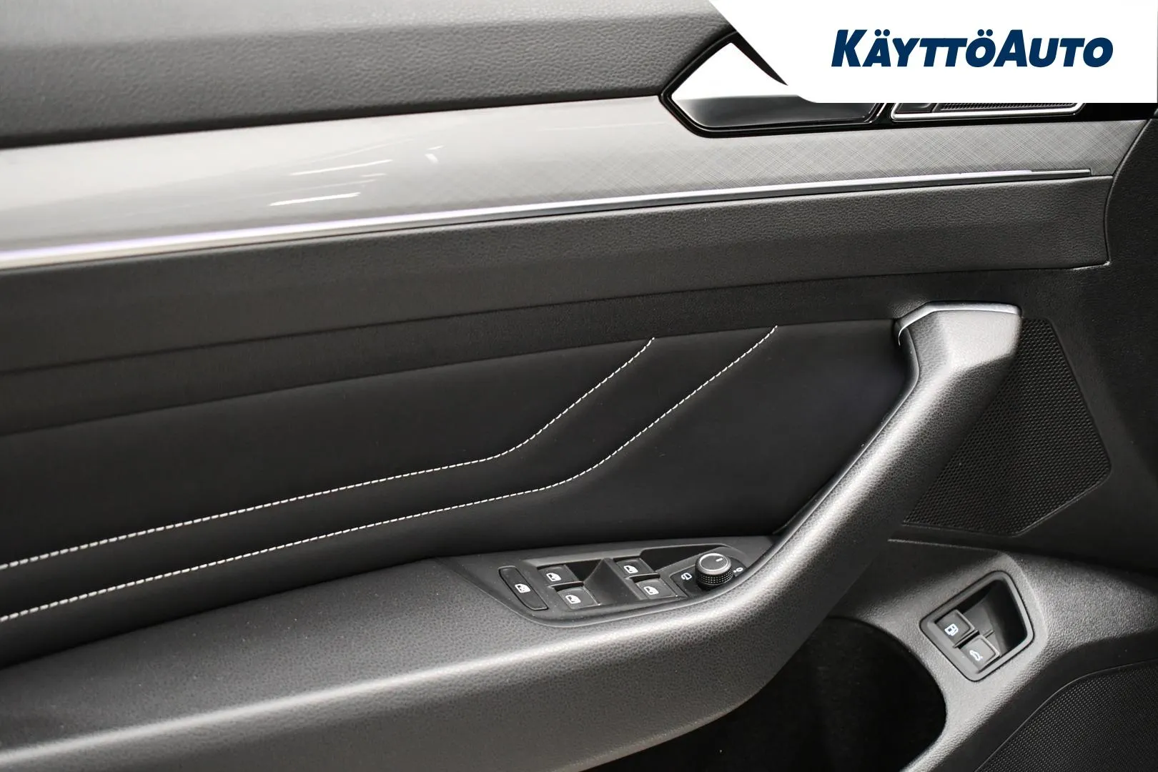 VOLKSWAGEN Passat GZV-511 carousel image