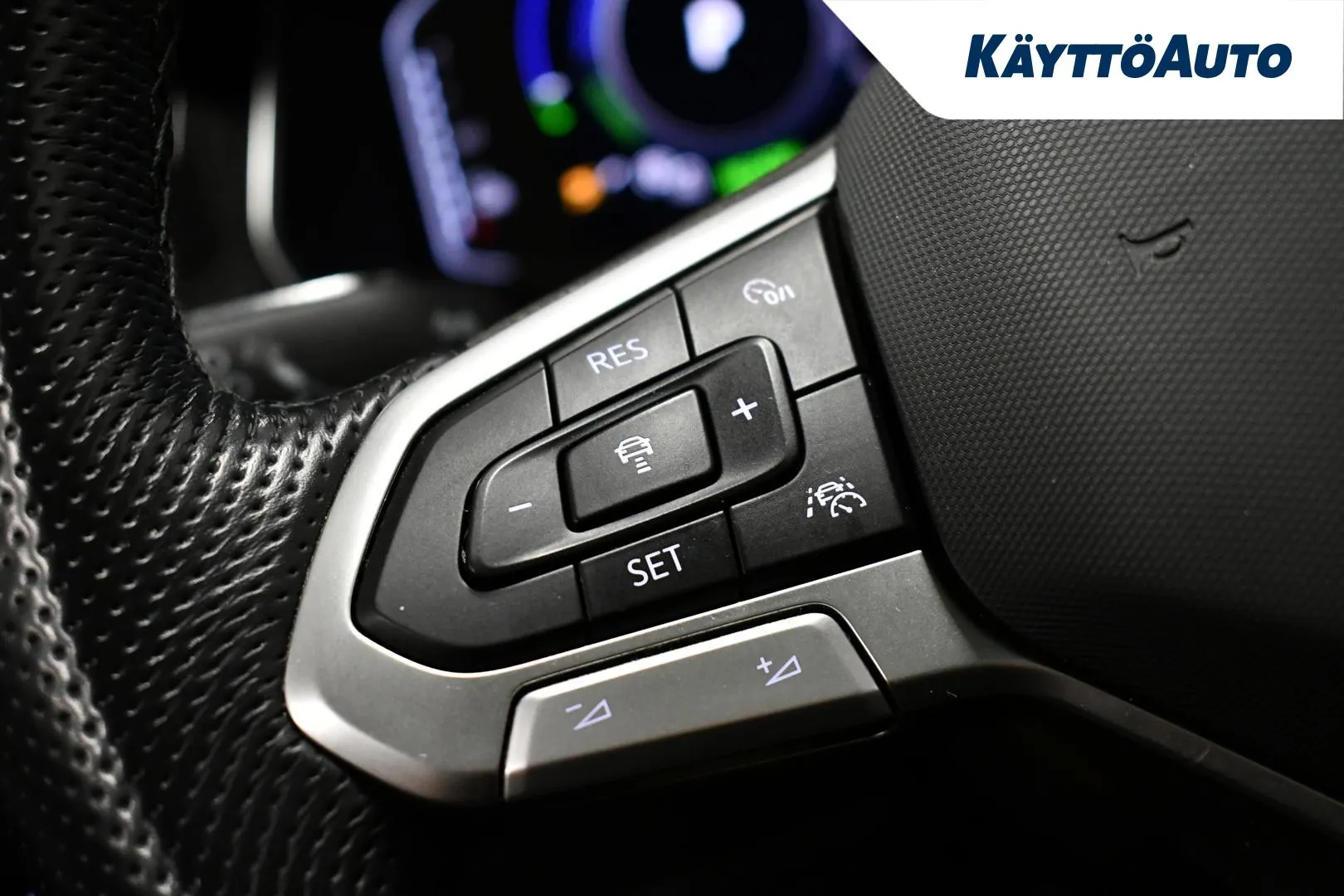 VOLKSWAGEN Passat GZV-511 carousel image