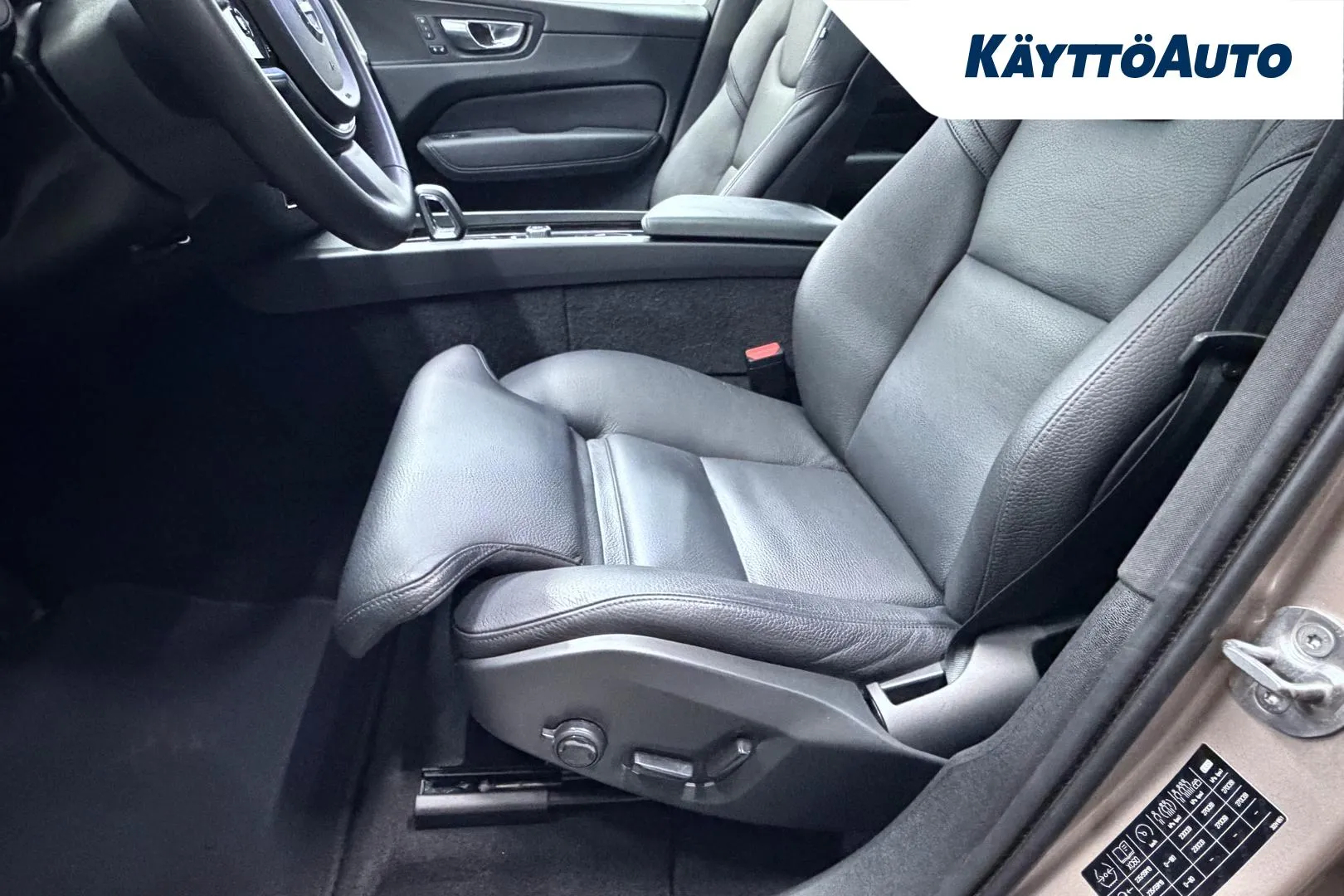 VOLVO XC60 FRH-318 carousel image