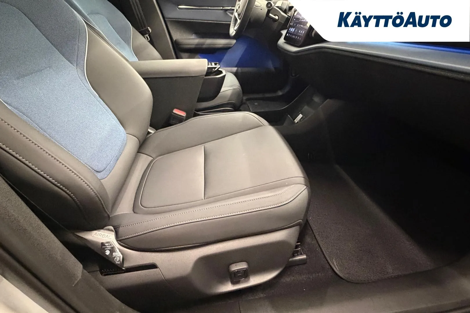 VOLVO EX30 JNO-576 carousel image