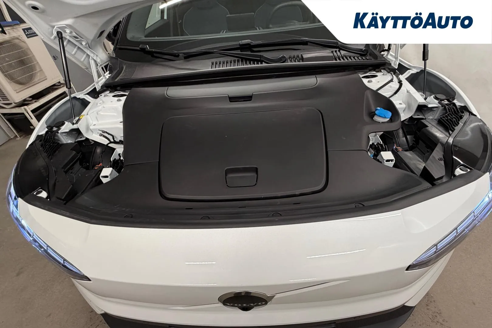 VOLVO EX30 JNO-576 carousel image