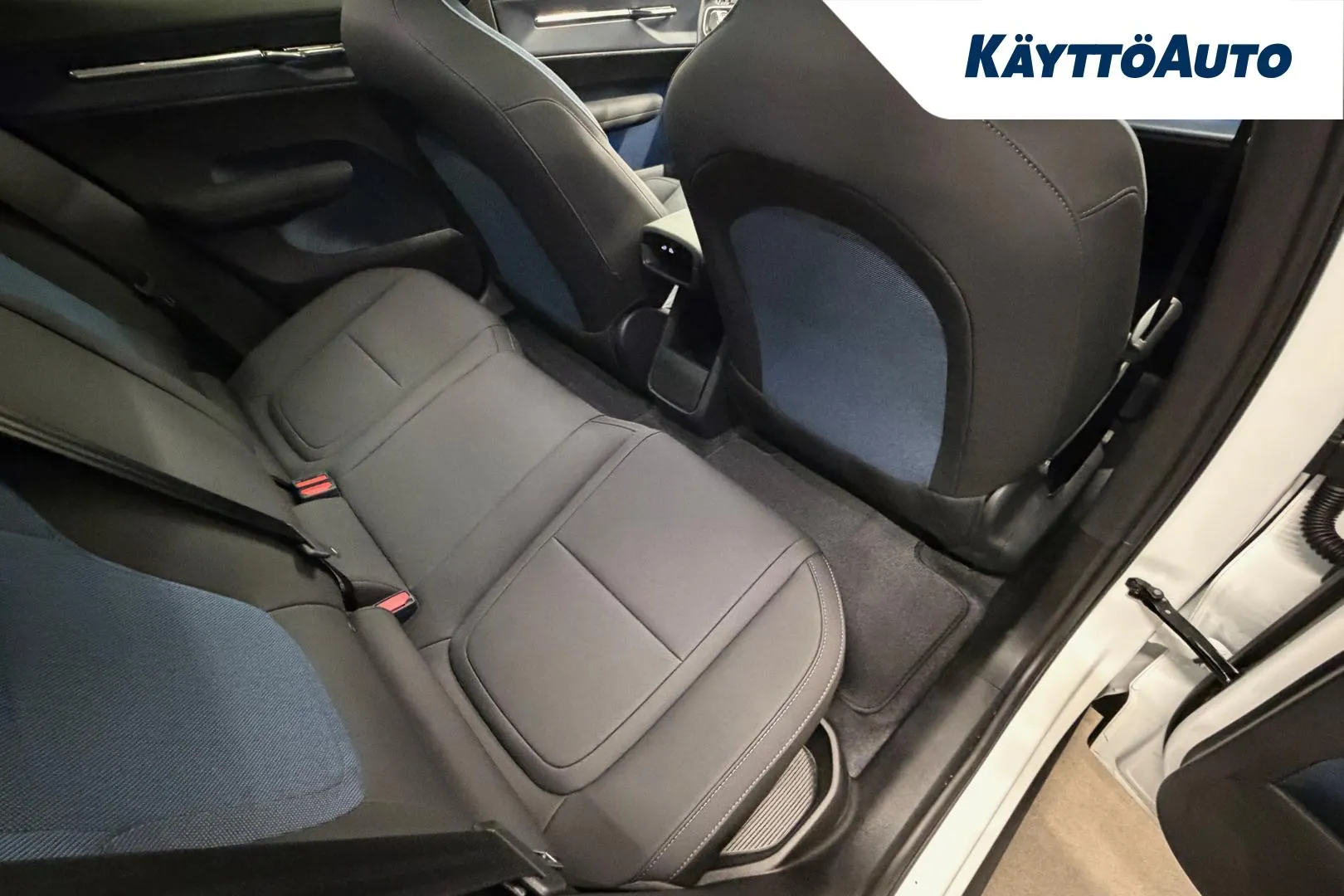 VOLVO EX30 JNO-576 carousel image