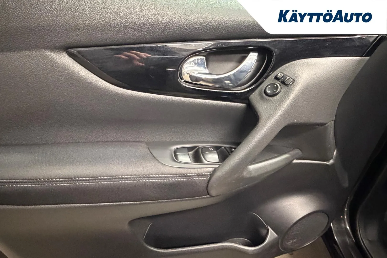 NISSAN Qashqai OVR-827 carousel image